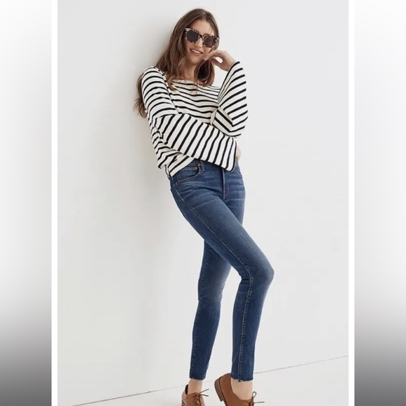 Madewell Denim - 🎉Host Pick🎉 Madewell 9” Mid-Rise Skinny Jeans‎ Size 25 w/ 5 pockets & stretch